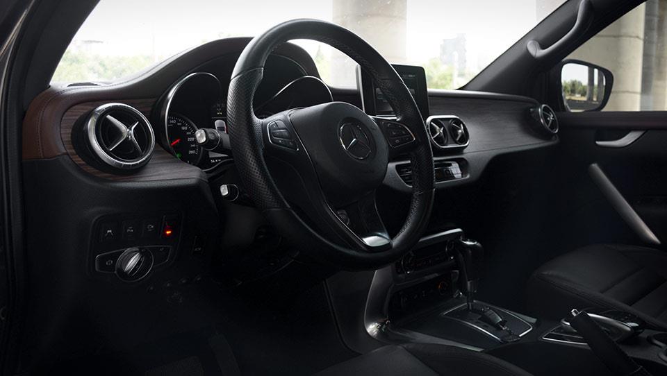 کابین مرسدس‌بنز X250d